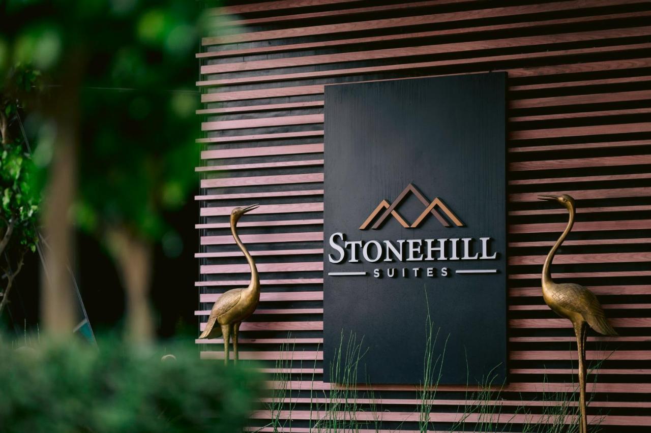 Stonehill Suites Баколод Экстерьер фото