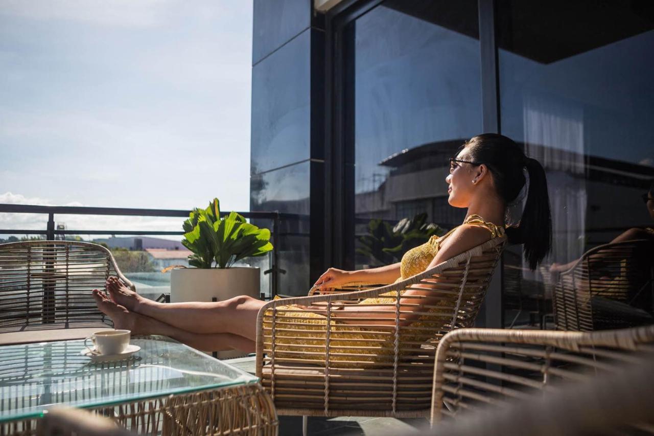 Stonehill Suites Баколод Экстерьер фото