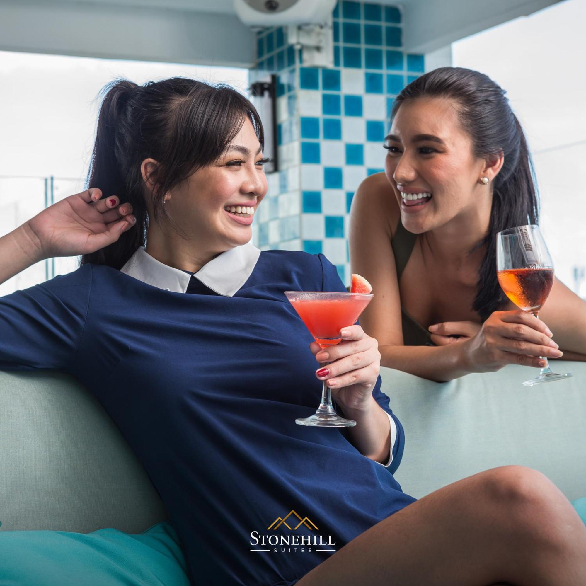 Stonehill Suites Баколод Экстерьер фото