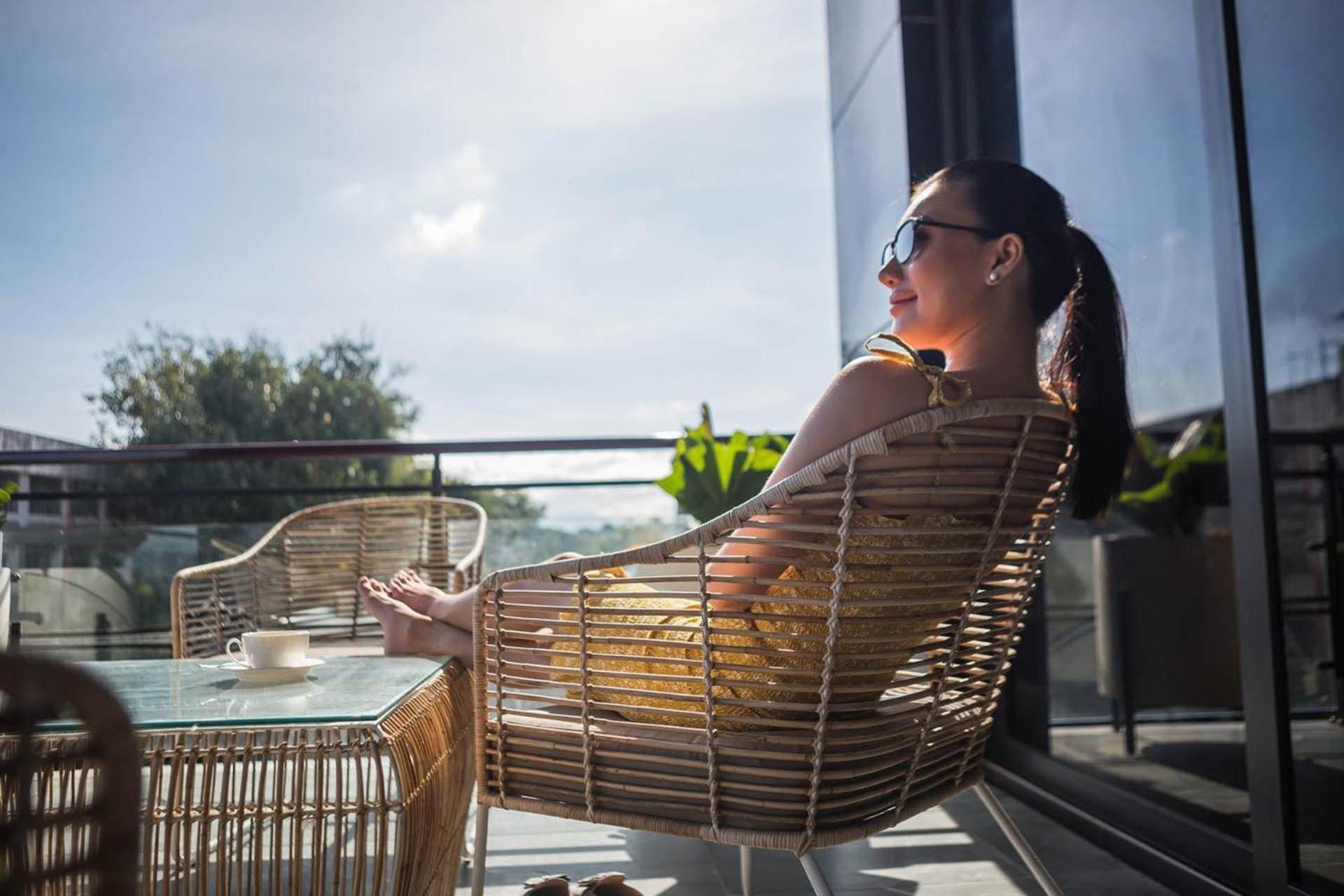 Stonehill Suites Баколод Экстерьер фото