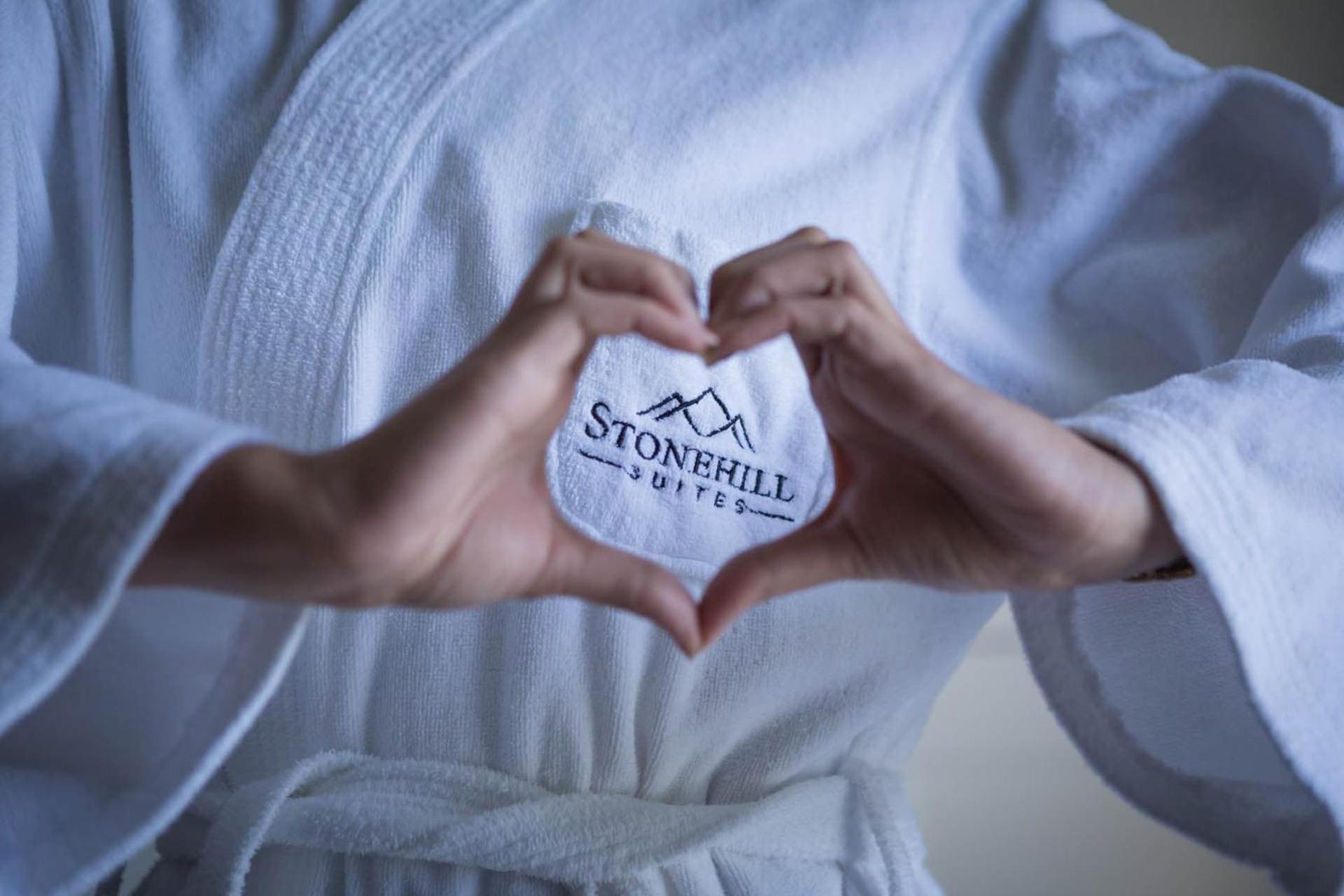 Stonehill Suites Баколод Экстерьер фото