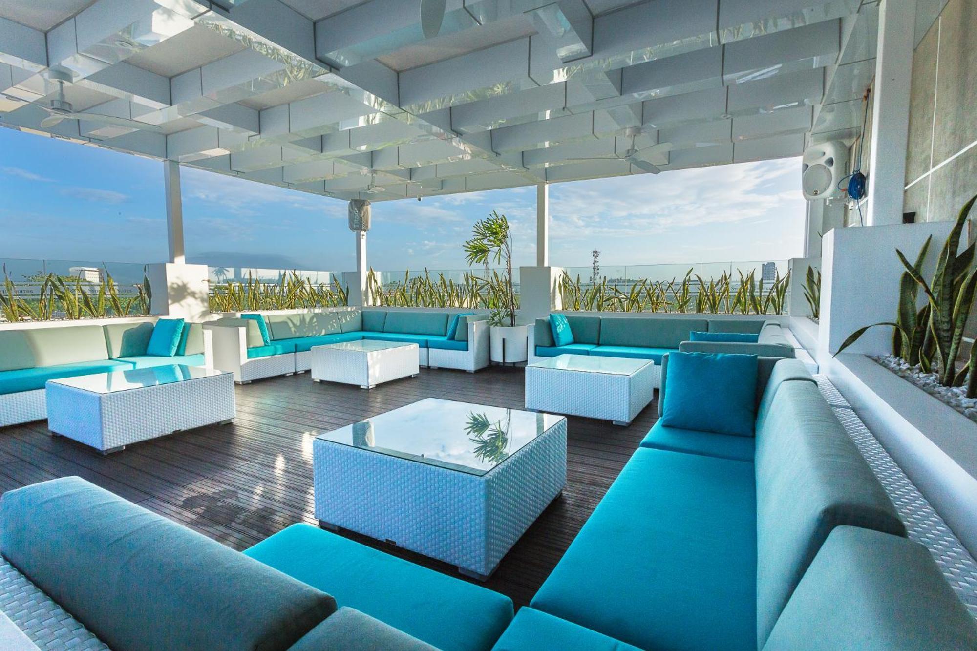 Stonehill Suites Баколод Экстерьер фото