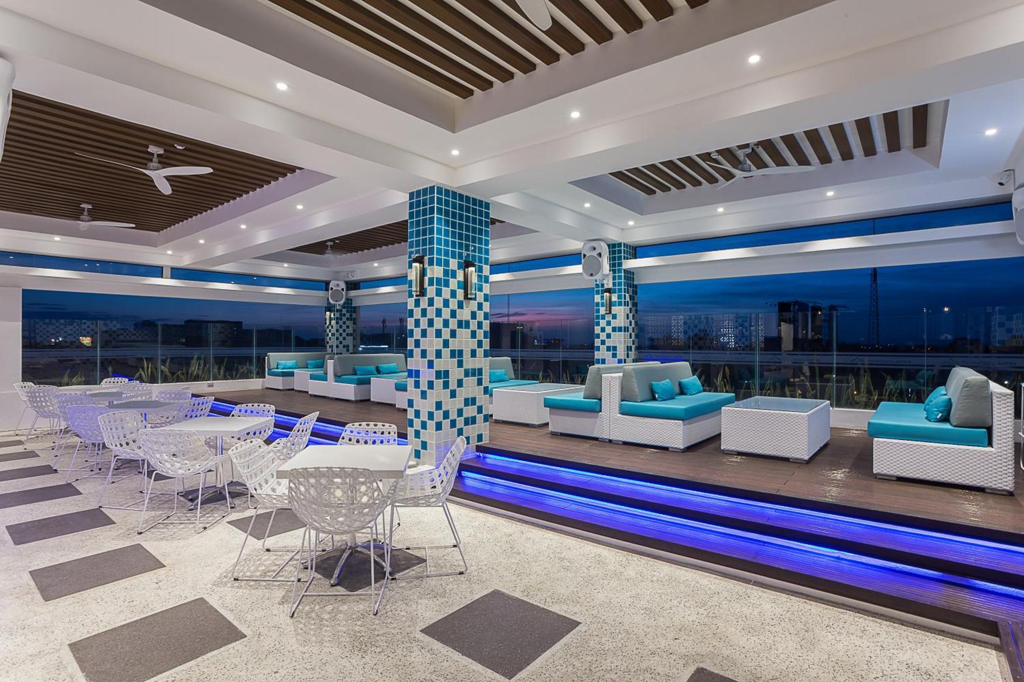 Stonehill Suites Баколод Экстерьер фото