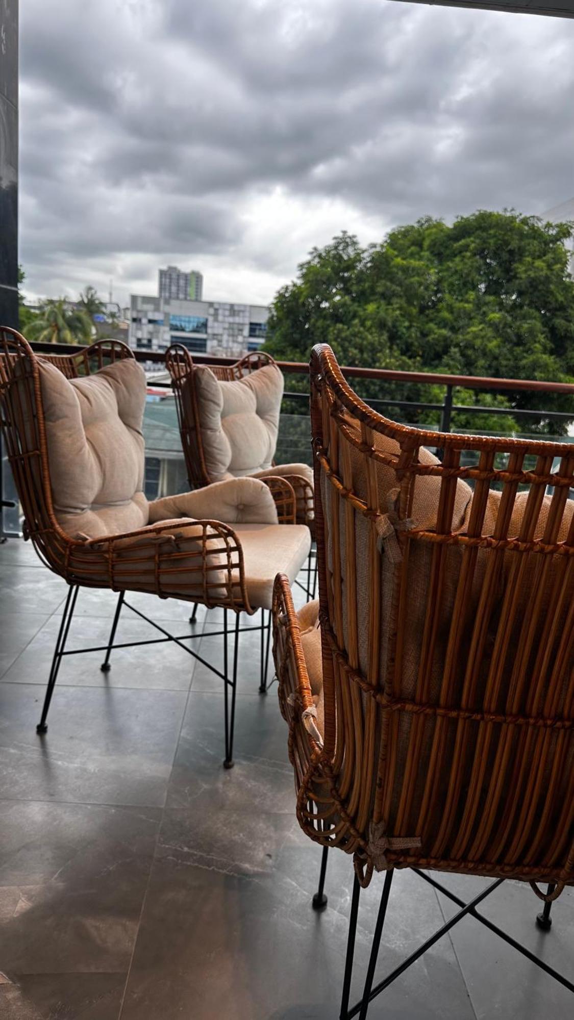 Stonehill Suites Баколод Экстерьер фото